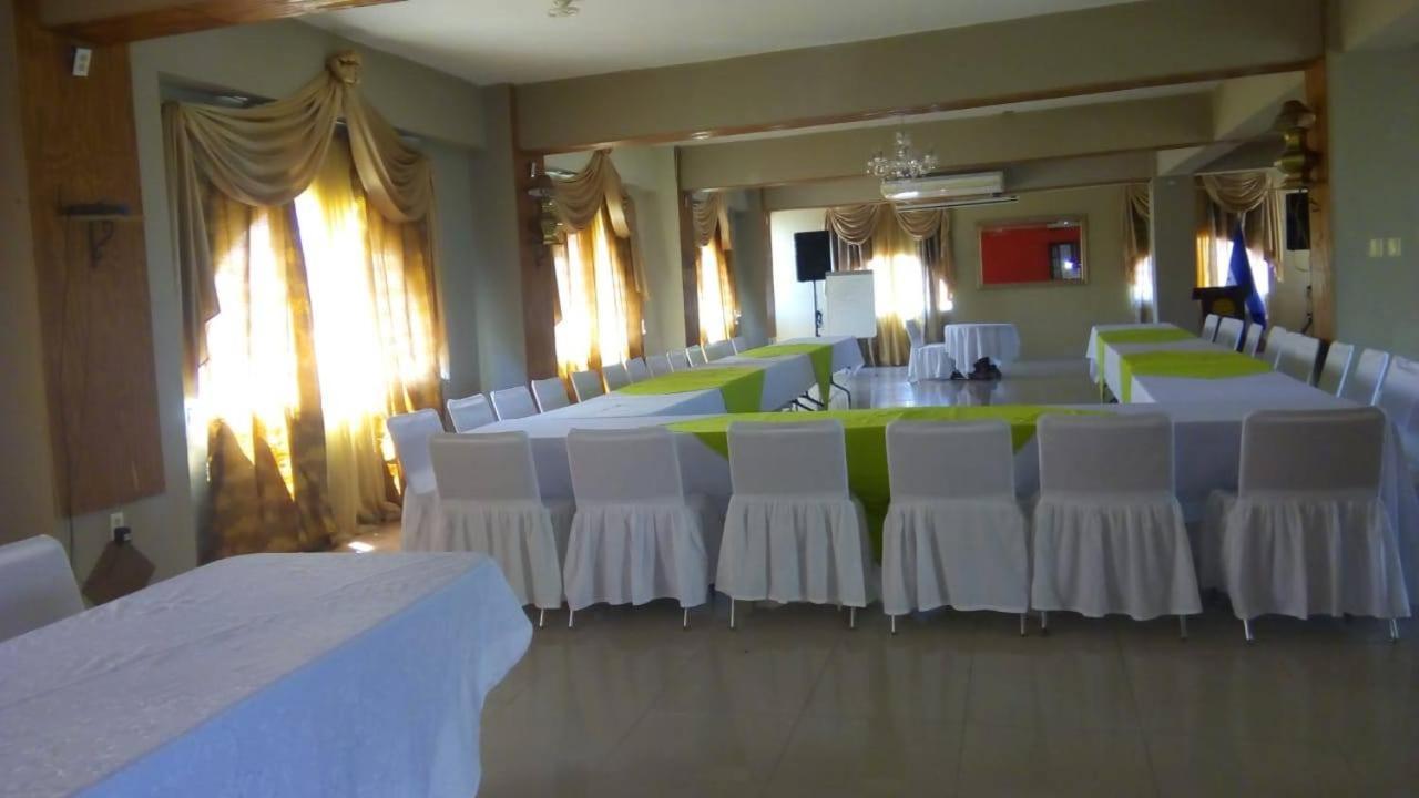 Hotel Art Deco Beach La Ceiba Eksteriør bilde